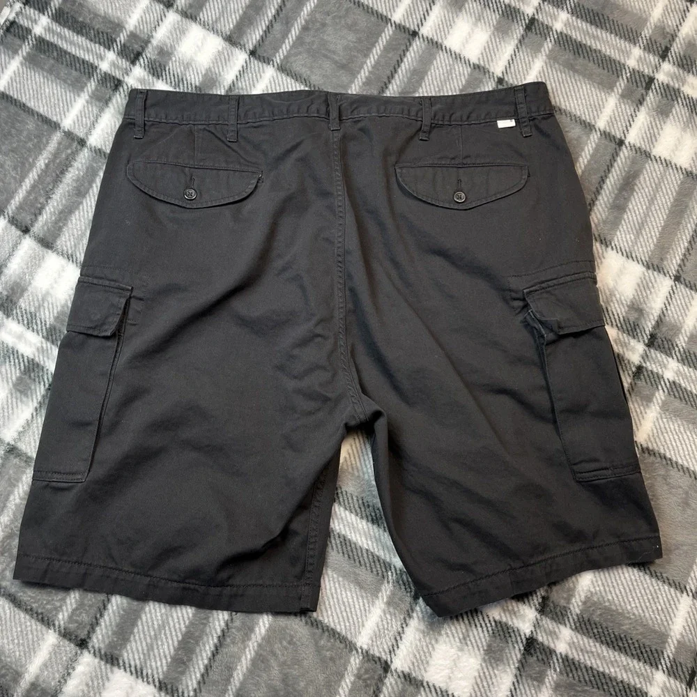 Levis Mens Carrier Cargo Shorts Size 42 Black Cotton Casual & Stylish Shorts EUC